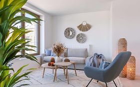 Huswell - Stylish Apartment With Terrace Near The Beach